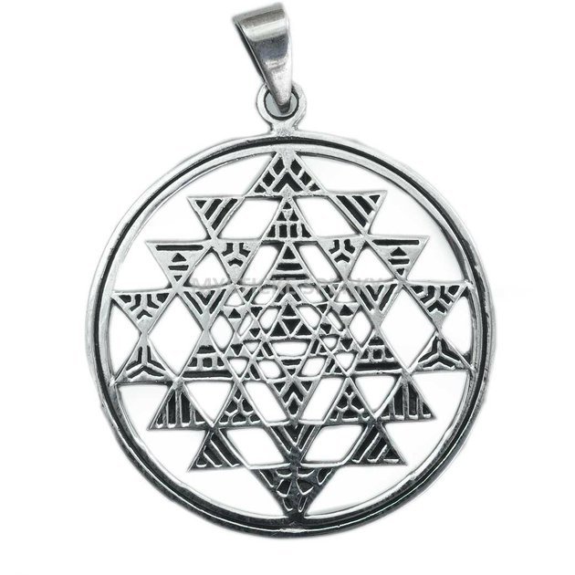 1. Mystické šperky. stříbrný přívěsek Shri Yantra.