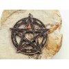 7. Dřevěný amulet. ochranný symbol Pentagram
