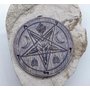 2. Dřevěný amulet, Obrácený Pentagram a Baphomet