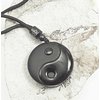 3. Přívěsek se šňůrkou, přírodní Obsidián. Symbol Jin Jang