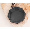 7, 1. Přívěsek z přírodního kamene, Obsidián symbol Jing Jang