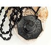 6. 1. Přívěsek z přírodního kamene, Obsidián symbol Jing Jang