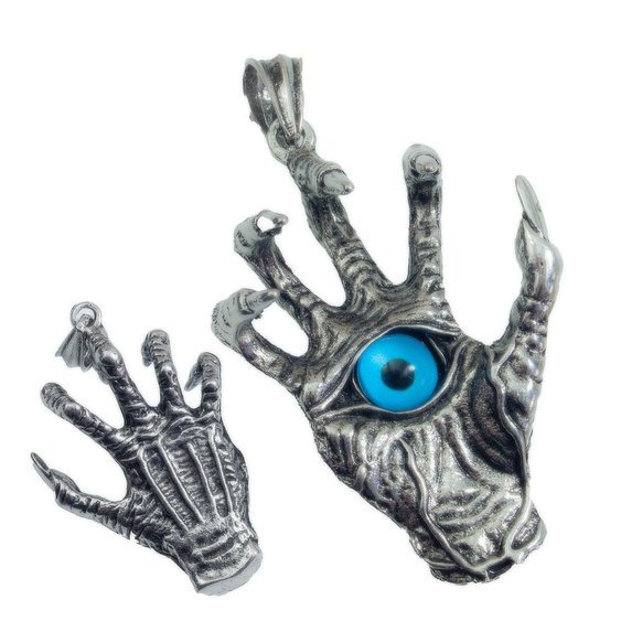 Ocelový amulet Ruka Kostlivce s Modrým okem