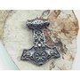 2. Amulet z chirurgické oceli, Thórovo kladivo s Keltskými vlky a Vegvisírem